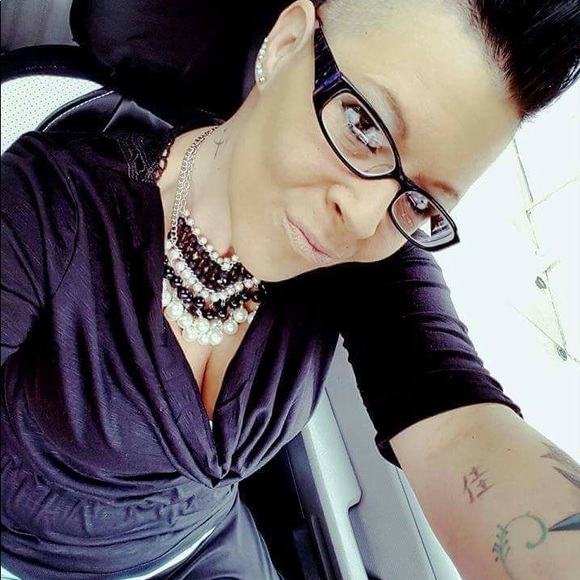 Meet your Posher, Mandy - Picture 2 of 2